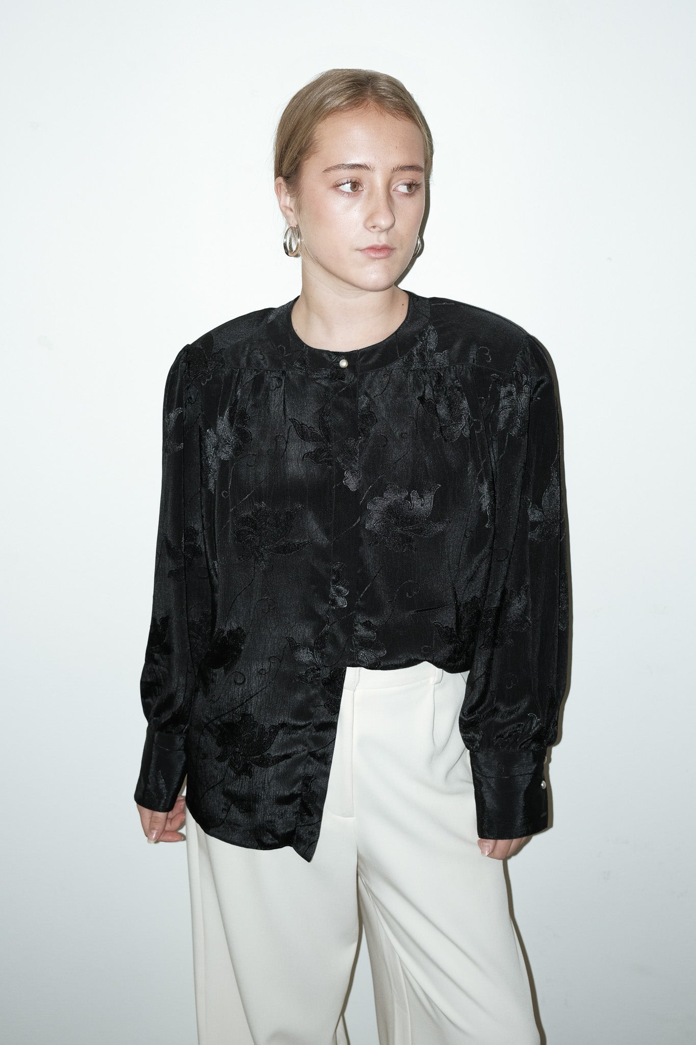 Freya schoudervulling blouse - M